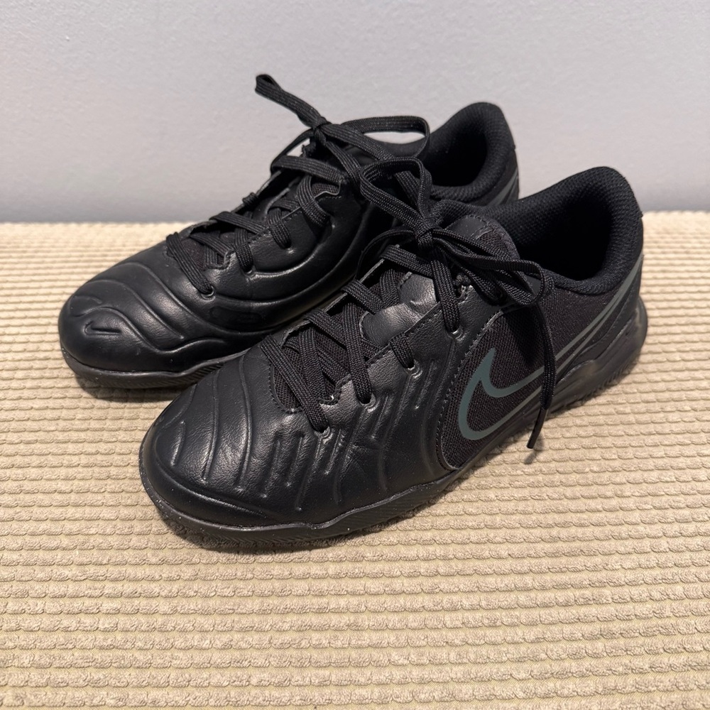 Nike Youth Tiempo Legend Futsal/Indoor Soccer Shoes